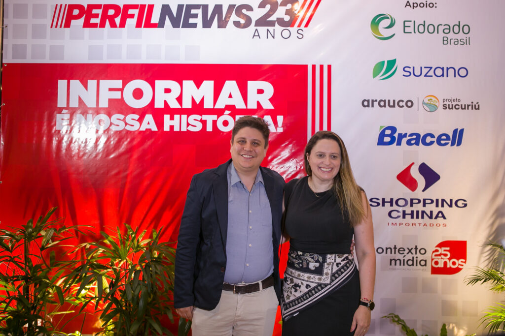 Perfil News celebra 23 anos de história com homenagem a personalidades do setor de celulose Perfil News celebra 23 anos de história com homenagem a personalidades do setor de celulose