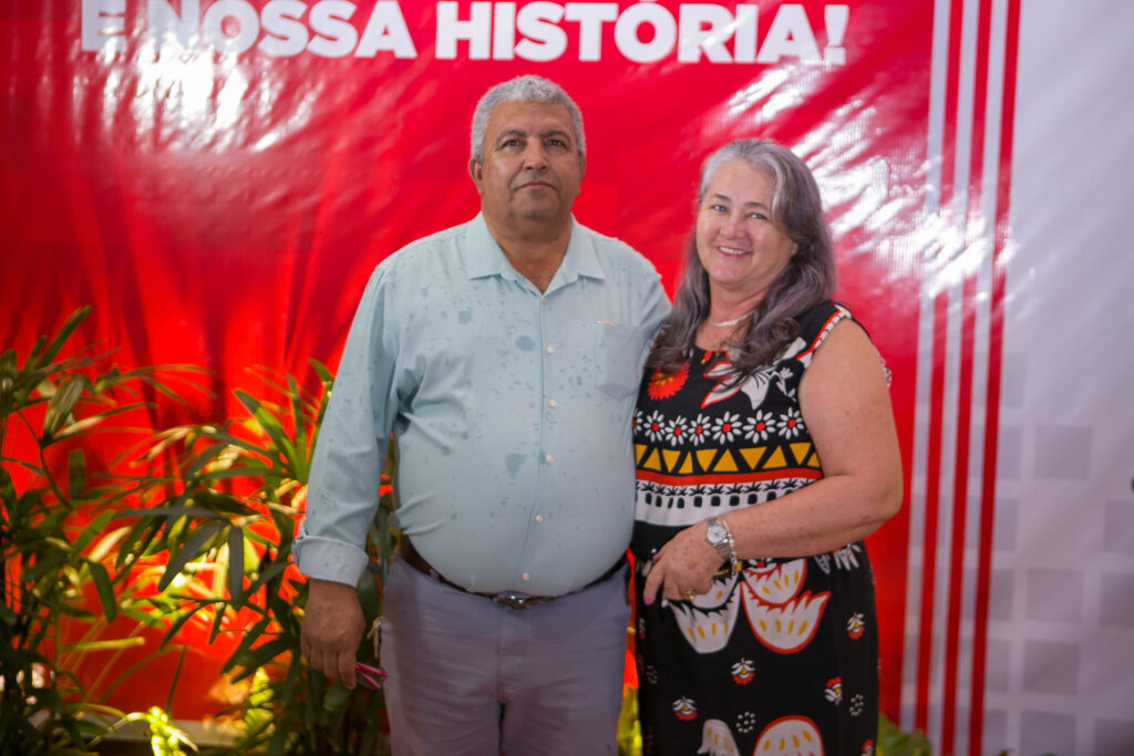 Perfil News celebra 23 anos de história com homenagem a personalidades do setor de celulose Perfil News celebra 23 anos de história com homenagem a personalidades do setor de celulose