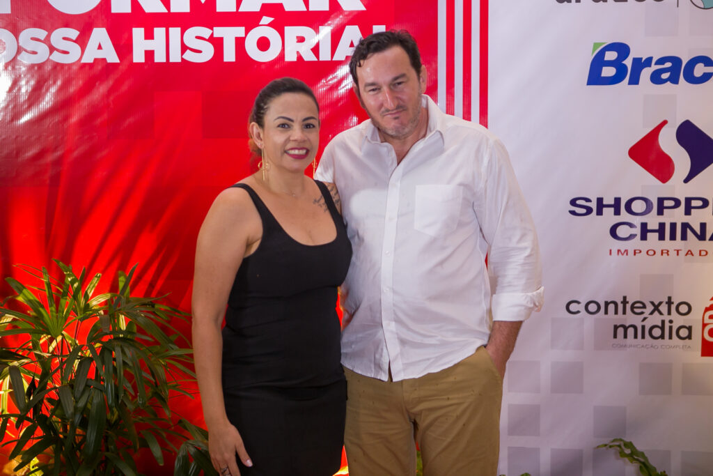 Perfil News celebra 23 anos de história com homenagem a personalidades do setor de celulose Perfil News celebra 23 anos de história com homenagem a personalidades do setor de celulose