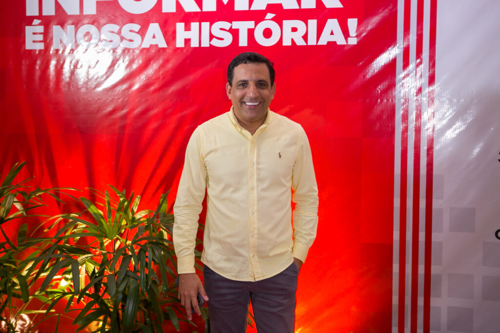 Perfil News celebra 23 anos de história com homenagem a personalidades do setor de celulose Perfil News celebra 23 anos de história com homenagem a personalidades do setor de celulose