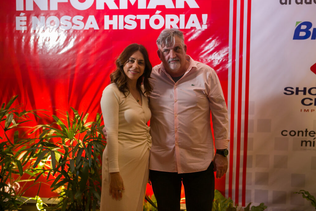 Perfil News celebra 23 anos de história com homenagem a personalidades do setor de celulose Perfil News celebra 23 anos de história com homenagem a personalidades do setor de celulose