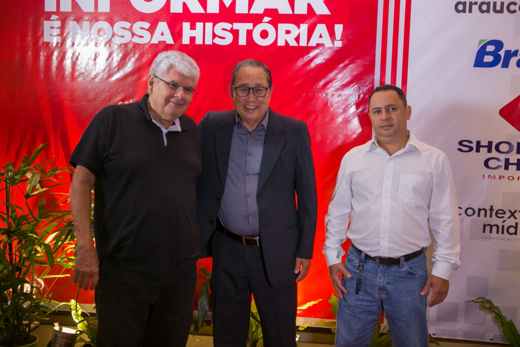 Perfil News celebra 23 anos de história com homenagem a personalidades do setor de celulose Perfil News celebra 23 anos de história com homenagem a personalidades do setor de celulose