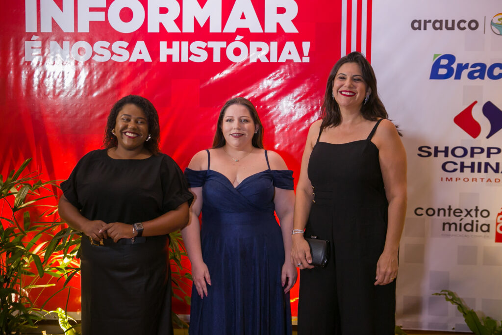 Perfil News celebra 23 anos de história com homenagem a personalidades do setor de celulose Perfil News celebra 23 anos de história com homenagem a personalidades do setor de celulose