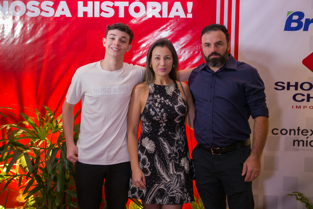 Perfil News celebra 23 anos de história com homenagem a personalidades do setor de celulose Perfil News celebra 23 anos de história com homenagem a personalidades do setor de celulose