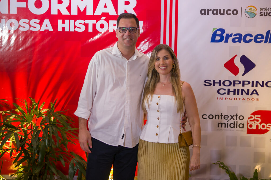 Perfil News celebra 23 anos de história com homenagem a personalidades do setor de celulose Perfil News celebra 23 anos de história com homenagem a personalidades do setor de celulose