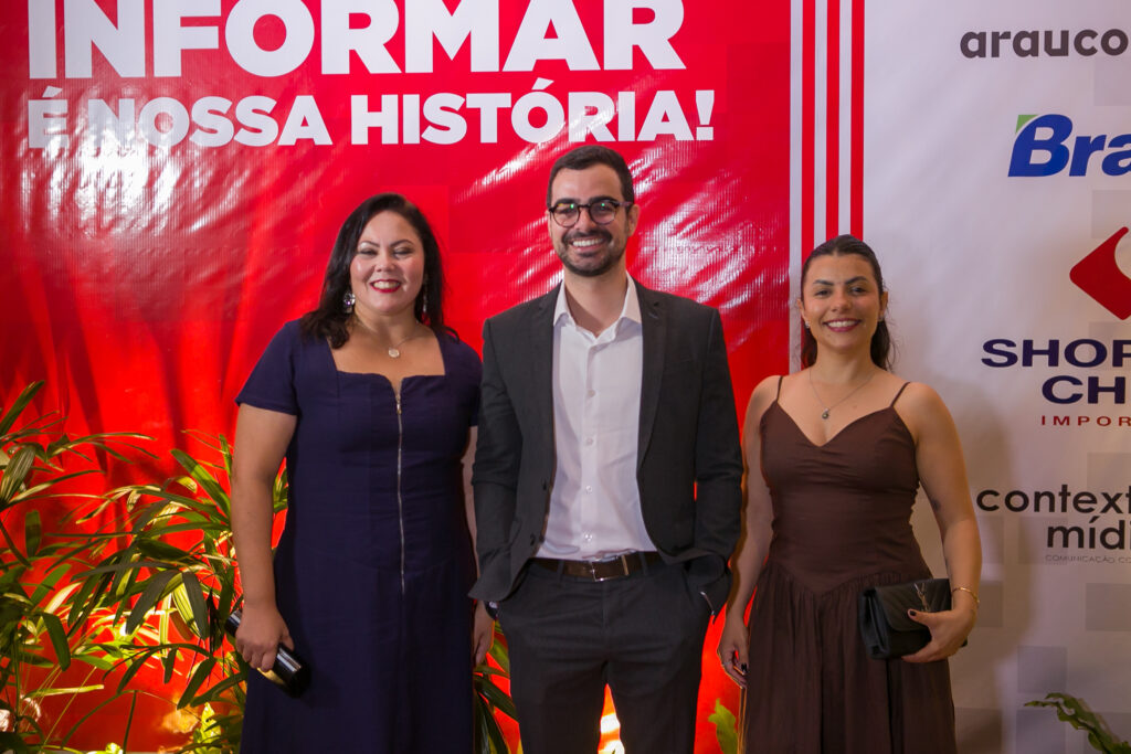 Perfil News celebra 23 anos de história com homenagem a personalidades do setor de celulose Perfil News celebra 23 anos de história com homenagem a personalidades do setor de celulose