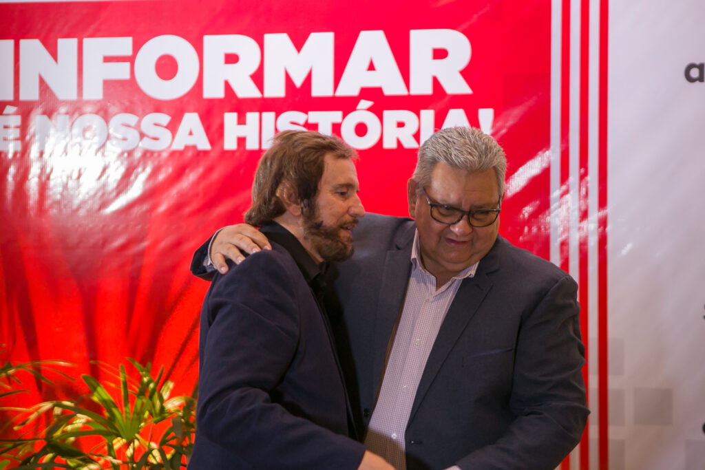 Perfil News celebra 23 anos de história com homenagem a personalidades do setor de celulose Perfil News celebra 23 anos de história com homenagem a personalidades do setor de celulose