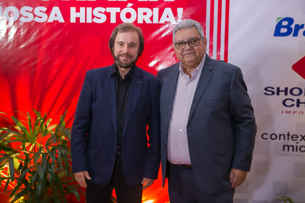 Perfil News celebra 23 anos de história com homenagem a personalidades do setor de celulose Perfil News celebra 23 anos de história com homenagem a personalidades do setor de celulose