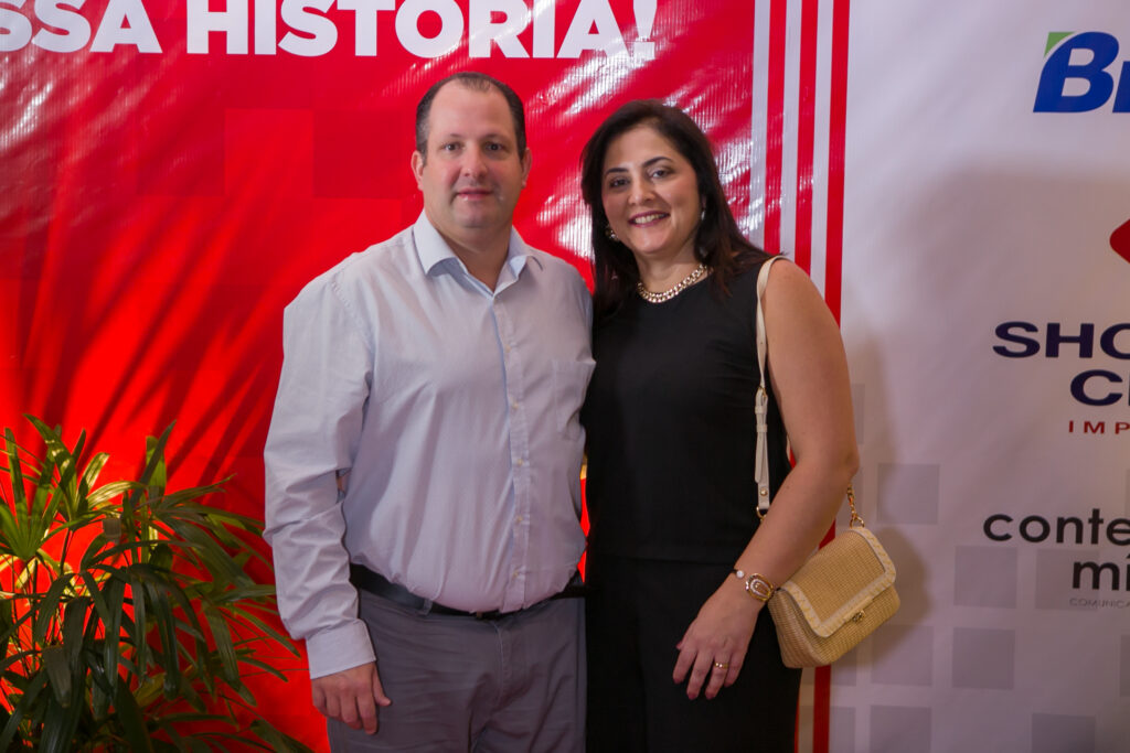 Perfil News celebra 23 anos de história com homenagem a personalidades do setor de celulose Perfil News celebra 23 anos de história com homenagem a personalidades do setor de celulose