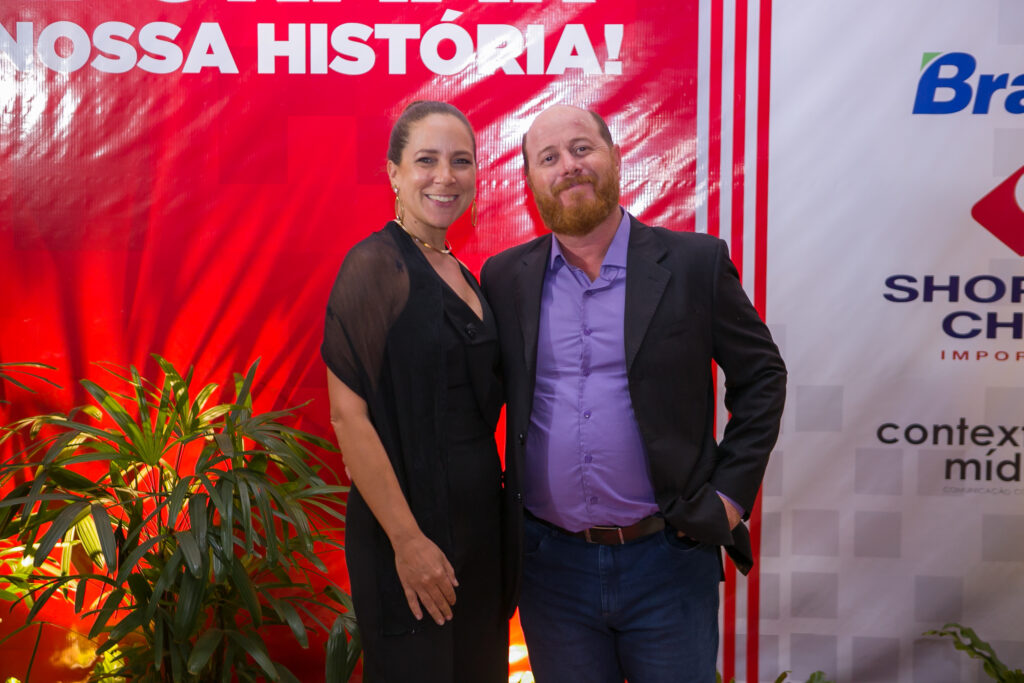 Perfil News celebra 23 anos de história com homenagem a personalidades do setor de celulose Perfil News celebra 23 anos de história com homenagem a personalidades do setor de celulose