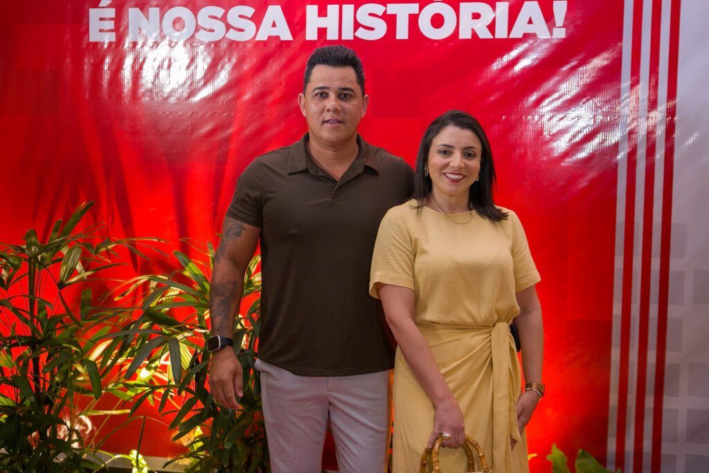 Perfil News celebra 23 anos de história com homenagem a personalidades do setor de celulose Perfil News celebra 23 anos de história com homenagem a personalidades do setor de celulose