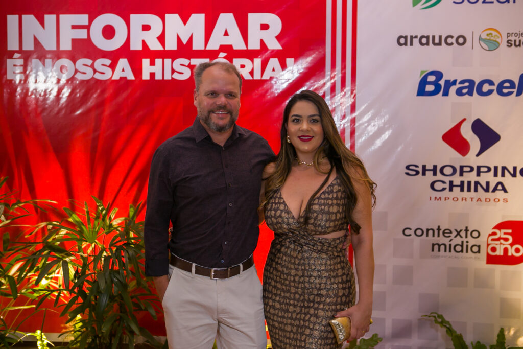 Perfil News celebra 23 anos de história com homenagem a personalidades do setor de celulose Perfil News celebra 23 anos de história com homenagem a personalidades do setor de celulose