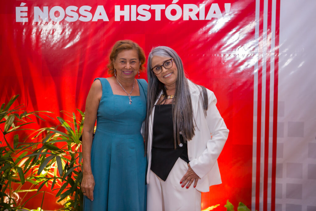 Perfil News celebra 23 anos de história com homenagem a personalidades do setor de celulose Perfil News celebra 23 anos de história com homenagem a personalidades do setor de celulose