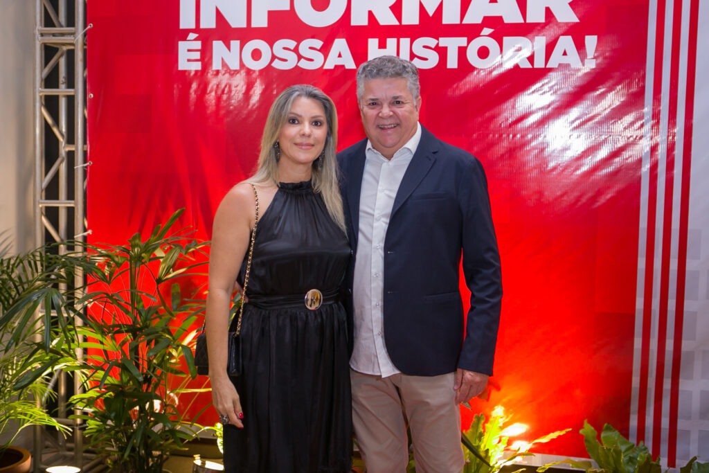 Perfil News celebra 23 anos de história com homenagem a personalidades do setor de celulose Perfil News celebra 23 anos de história com homenagem a personalidades do setor de celulose