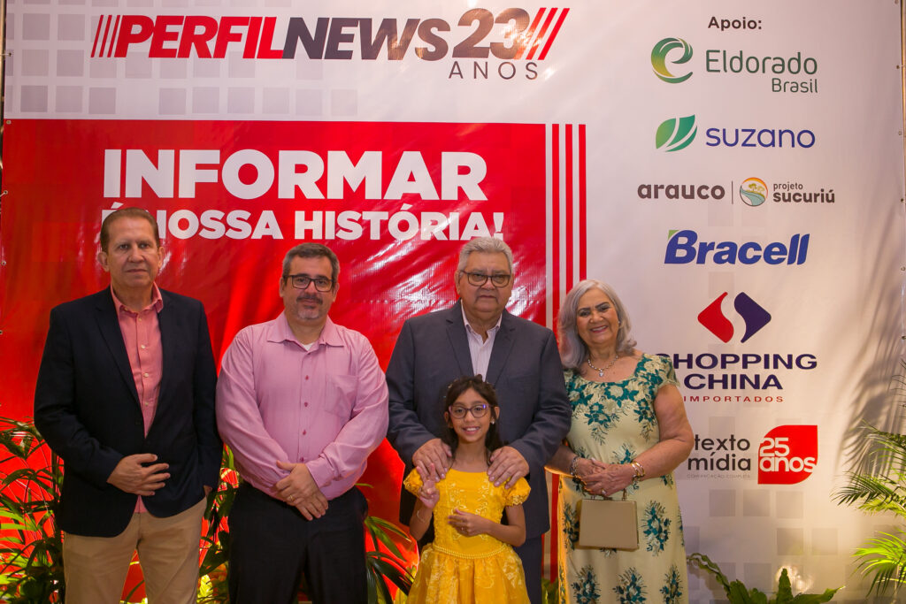 Perfil News celebra 23 anos de história com homenagem a personalidades do setor de celulose Perfil News celebra 23 anos de história com homenagem a personalidades do setor de celulose