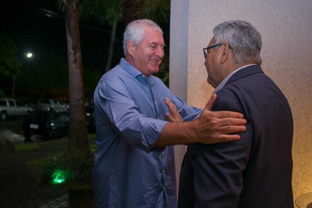 Perfil News celebra 23 anos de história com homenagem a personalidades do setor de celulose Perfil News celebra 23 anos de história com homenagem a personalidades do setor de celulose