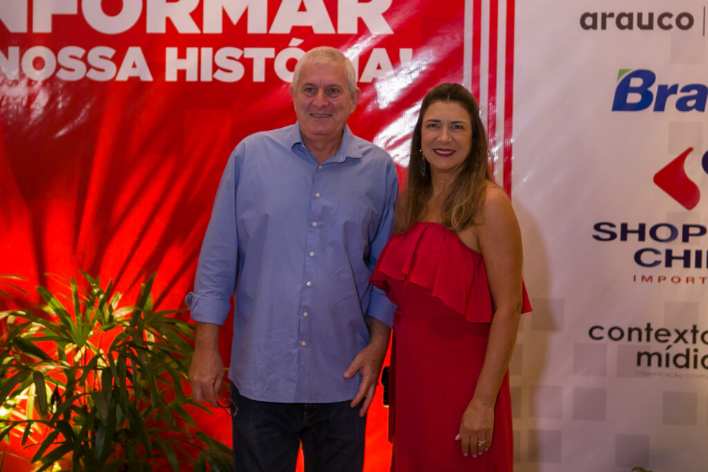 Perfil News celebra 23 anos de história com homenagem a personalidades do setor de celulose Perfil News celebra 23 anos de história com homenagem a personalidades do setor de celulose