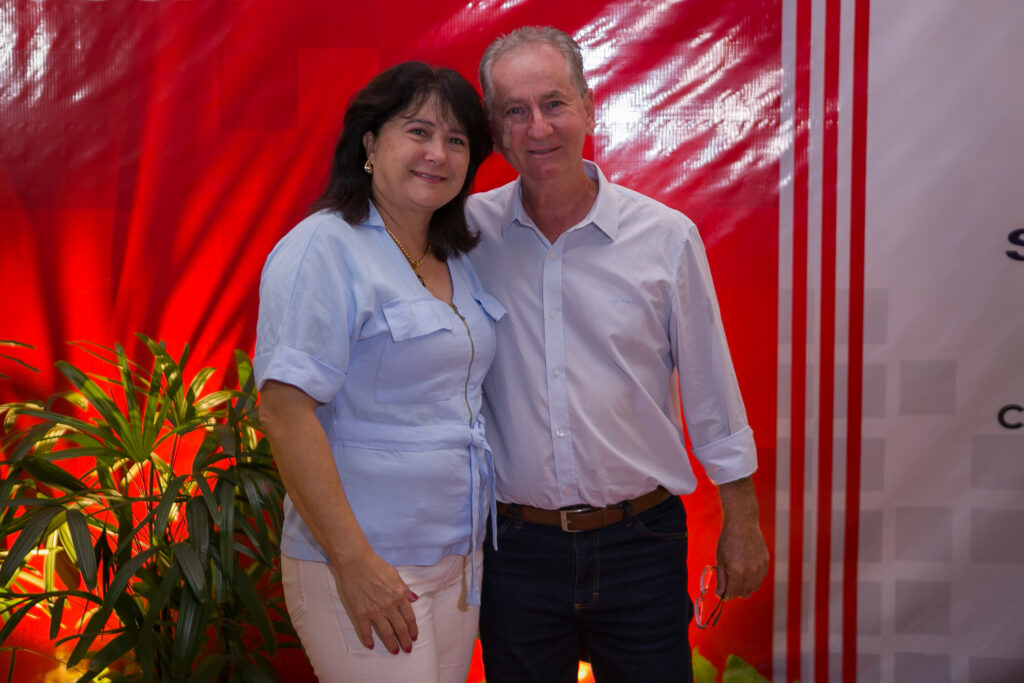 Perfil News celebra 23 anos de história com homenagem a personalidades do setor de celulose Perfil News celebra 23 anos de história com homenagem a personalidades do setor de celulose