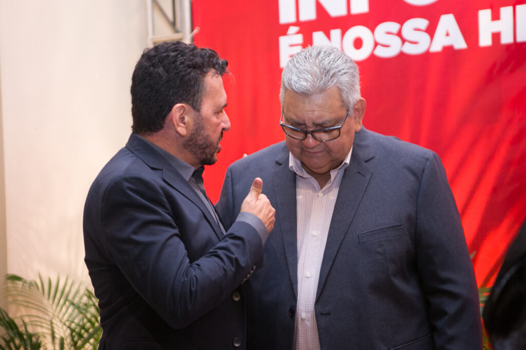 Perfil News celebra 23 anos de história com homenagem a personalidades do setor de celulose Perfil News celebra 23 anos de história com homenagem a personalidades do setor de celulose