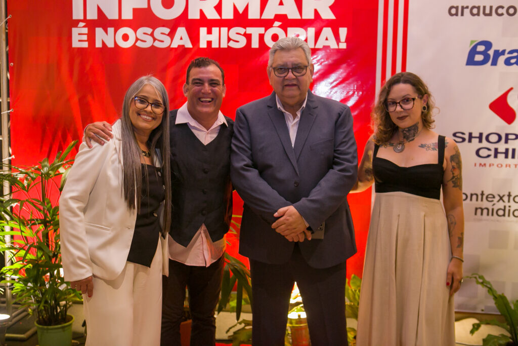 Perfil News celebra 23 anos de história com homenagem a personalidades do setor de celulose Perfil News celebra 23 anos de história com homenagem a personalidades do setor de celulose