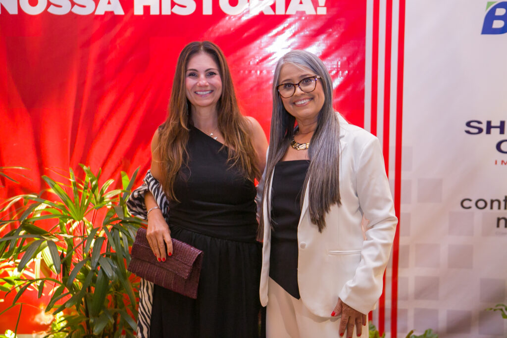 Perfil News celebra 23 anos de história com homenagem a personalidades do setor de celulose Perfil News celebra 23 anos de história com homenagem a personalidades do setor de celulose