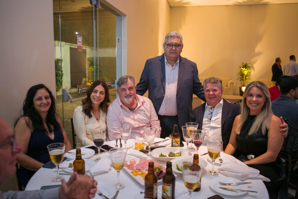 Perfil News celebra 23 anos de história com homenagem a personalidades do setor de celulose Perfil News celebra 23 anos de história com homenagem a personalidades do setor de celulose