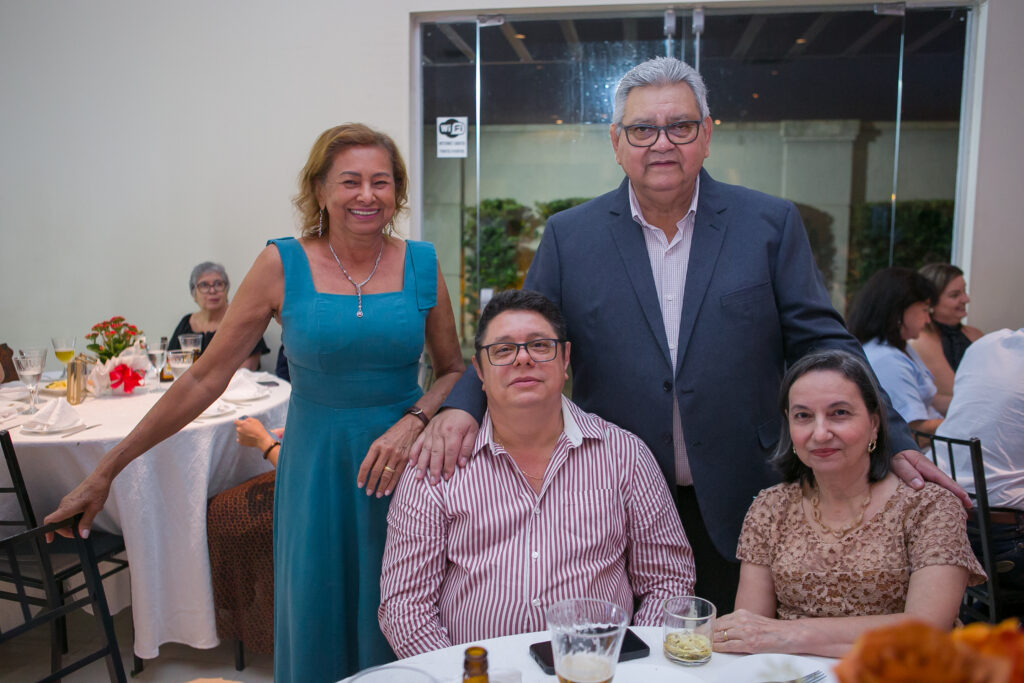 Perfil News celebra 23 anos de história com homenagem a personalidades do setor de celulose Perfil News celebra 23 anos de história com homenagem a personalidades do setor de celulose