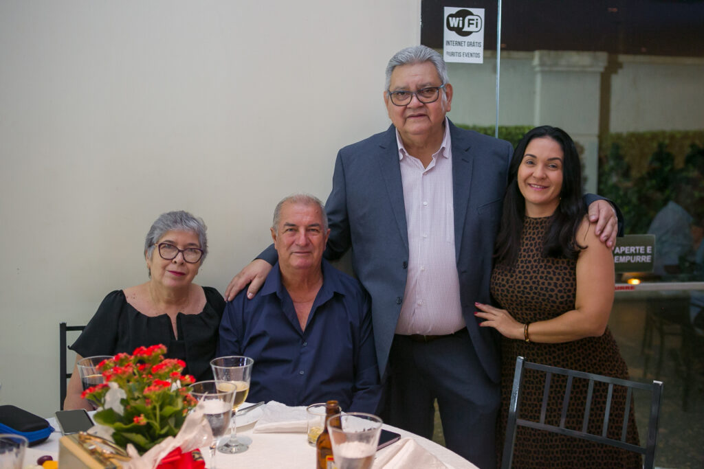 Perfil News celebra 23 anos de história com homenagem a personalidades do setor de celulose Perfil News celebra 23 anos de história com homenagem a personalidades do setor de celulose