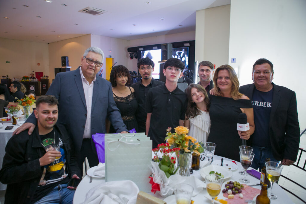 Perfil News celebra 23 anos de história com homenagem a personalidades do setor de celulose Perfil News celebra 23 anos de história com homenagem a personalidades do setor de celulose