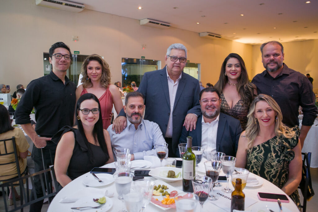 Perfil News celebra 23 anos de história com homenagem a personalidades do setor de celulose Perfil News celebra 23 anos de história com homenagem a personalidades do setor de celulose