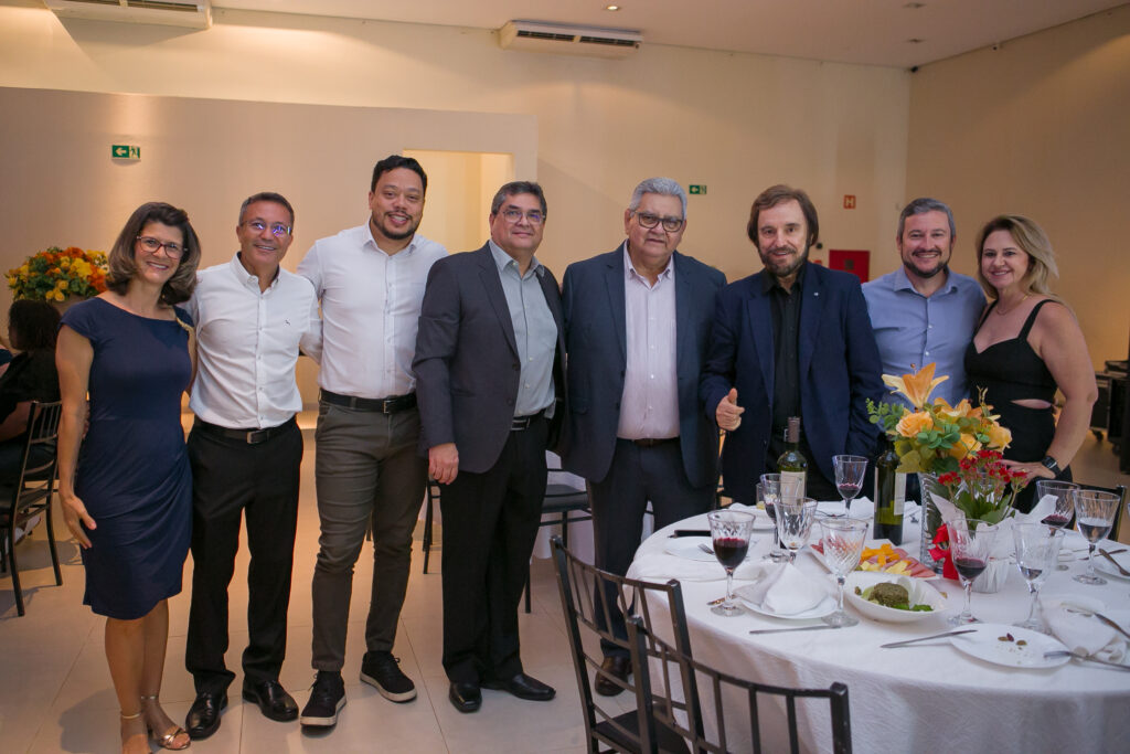 Perfil News celebra 23 anos de história com homenagem a personalidades do setor de celulose Perfil News celebra 23 anos de história com homenagem a personalidades do setor de celulose