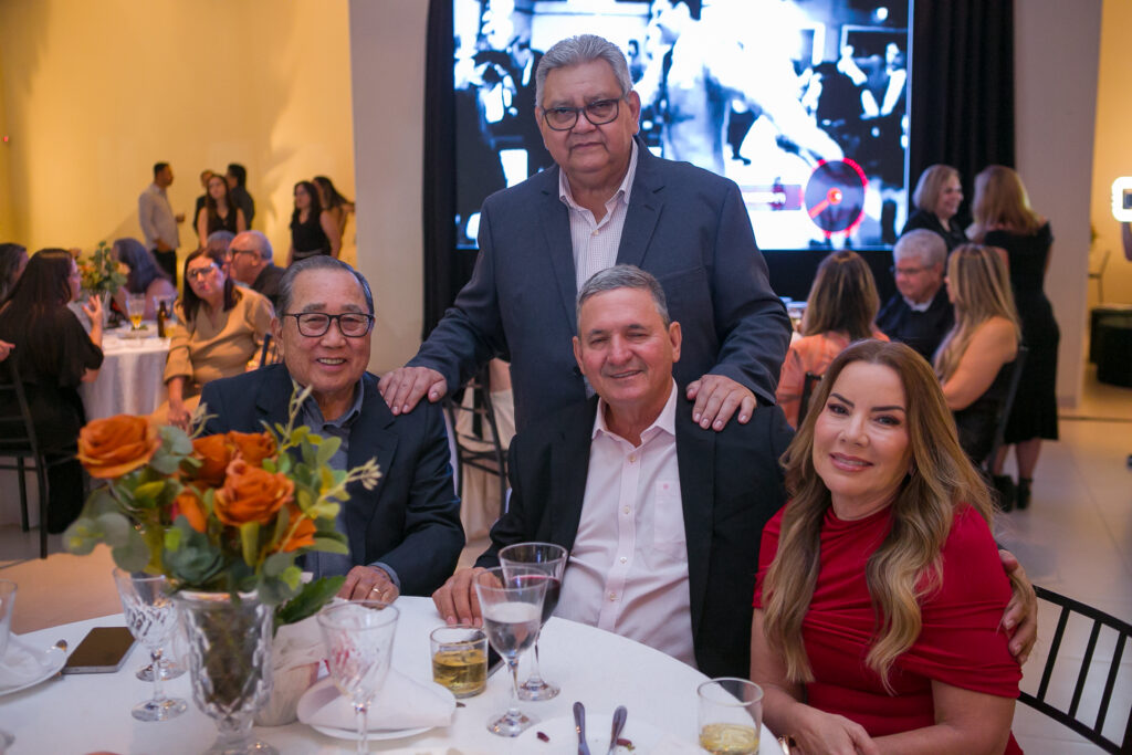 Perfil News celebra 23 anos de história com homenagem a personalidades do setor de celulose Perfil News celebra 23 anos de história com homenagem a personalidades do setor de celulose