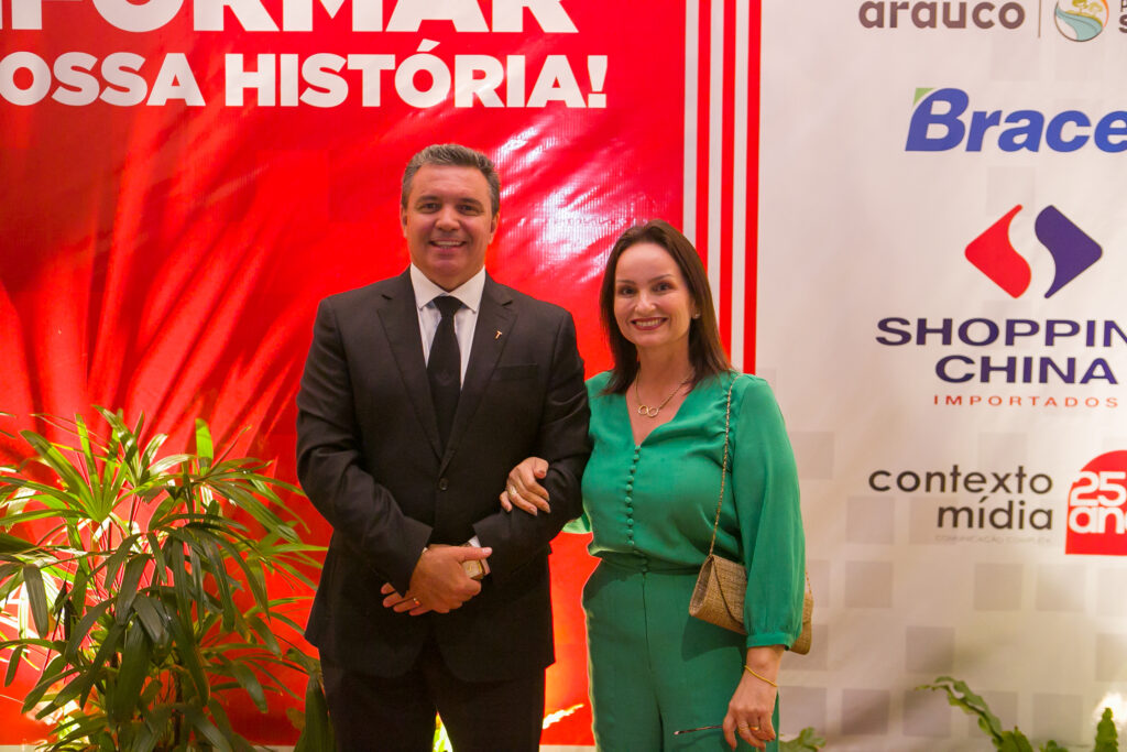 Perfil News celebra 23 anos de história com homenagem a personalidades do setor de celulose Perfil News celebra 23 anos de história com homenagem a personalidades do setor de celulose