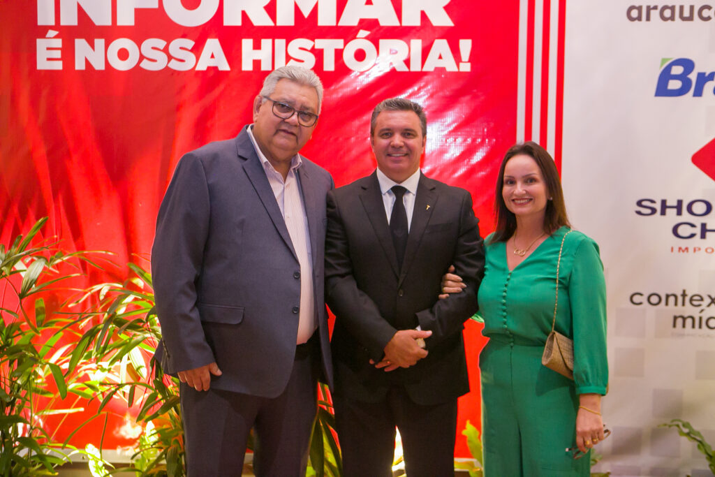 Perfil News celebra 23 anos de história com homenagem a personalidades do setor de celulose Perfil News celebra 23 anos de história com homenagem a personalidades do setor de celulose