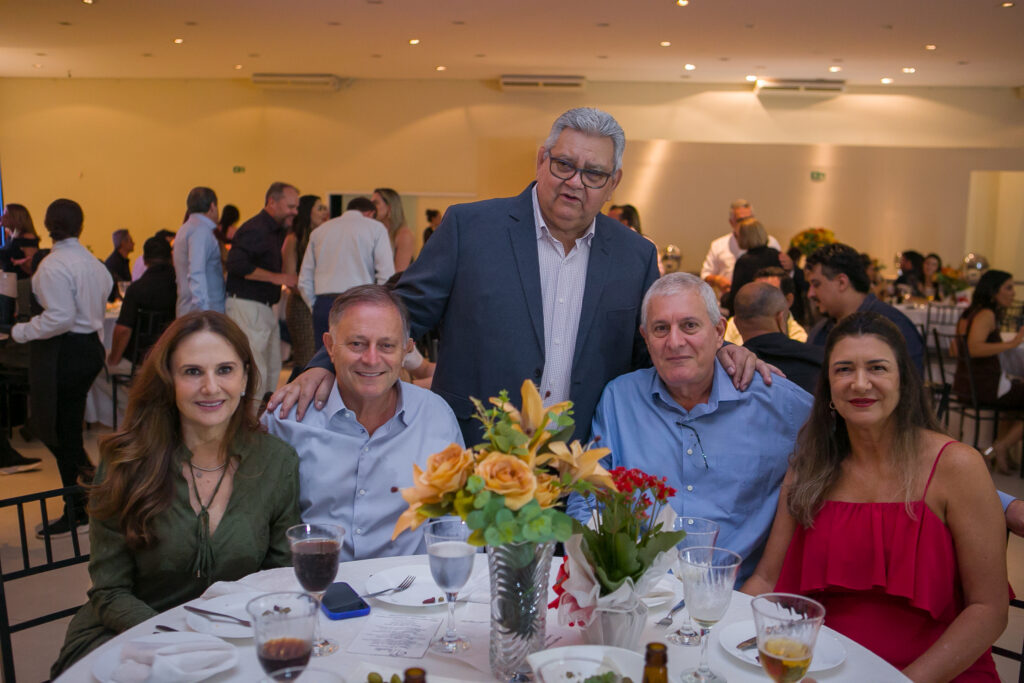 Perfil News celebra 23 anos de história com homenagem a personalidades do setor de celulose Perfil News celebra 23 anos de história com homenagem a personalidades do setor de celulose