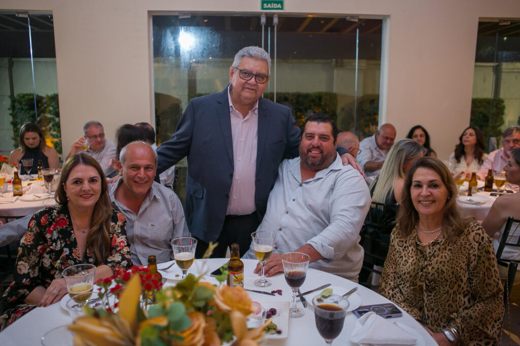 Perfil News celebra 23 anos de história com homenagem a personalidades do setor de celulose Perfil News celebra 23 anos de história com homenagem a personalidades do setor de celulose