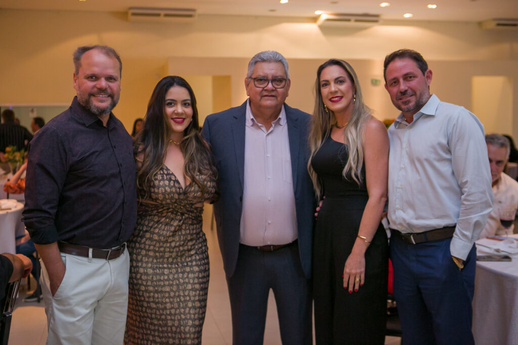 Perfil News celebra 23 anos de história com homenagem a personalidades do setor de celulose Perfil News celebra 23 anos de história com homenagem a personalidades do setor de celulose