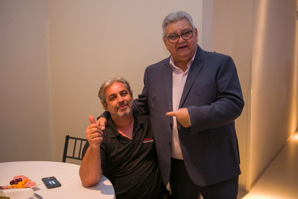 Perfil News celebra 23 anos de história com homenagem a personalidades do setor de celulose Perfil News celebra 23 anos de história com homenagem a personalidades do setor de celulose