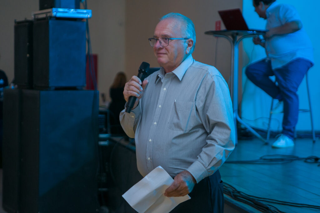 Perfil News celebra 23 anos de história com homenagem a personalidades do setor de celulose Perfil News celebra 23 anos de história com homenagem a personalidades do setor de celulose