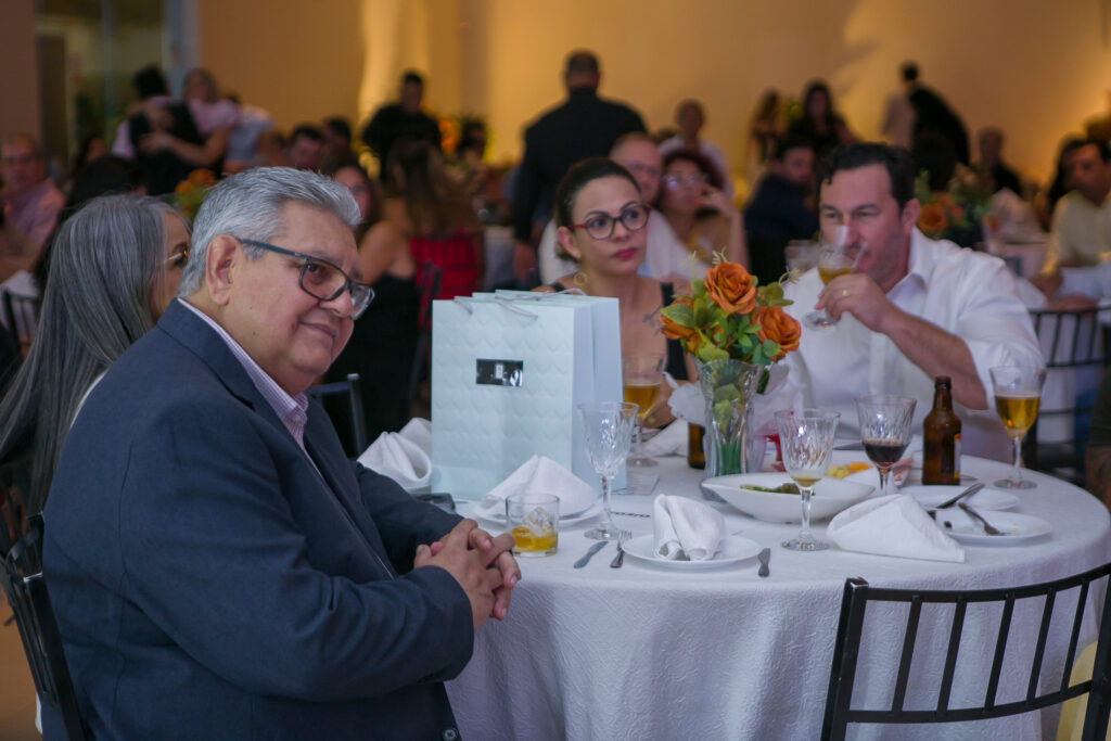 Perfil News celebra 23 anos de história com homenagem a personalidades do setor de celulose Perfil News celebra 23 anos de história com homenagem a personalidades do setor de celulose