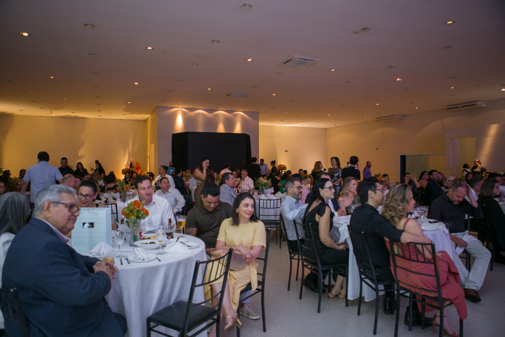 Perfil News celebra 23 anos de história com homenagem a personalidades do setor de celulose Perfil News celebra 23 anos de história com homenagem a personalidades do setor de celulose