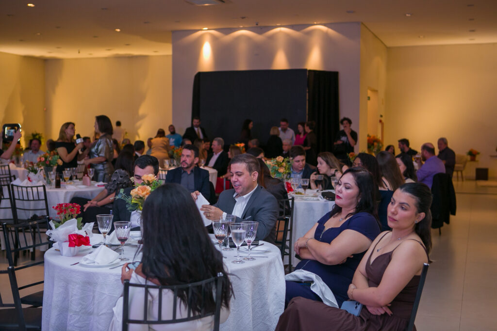 Perfil News celebra 23 anos de história com homenagem a personalidades do setor de celulose Perfil News celebra 23 anos de história com homenagem a personalidades do setor de celulose