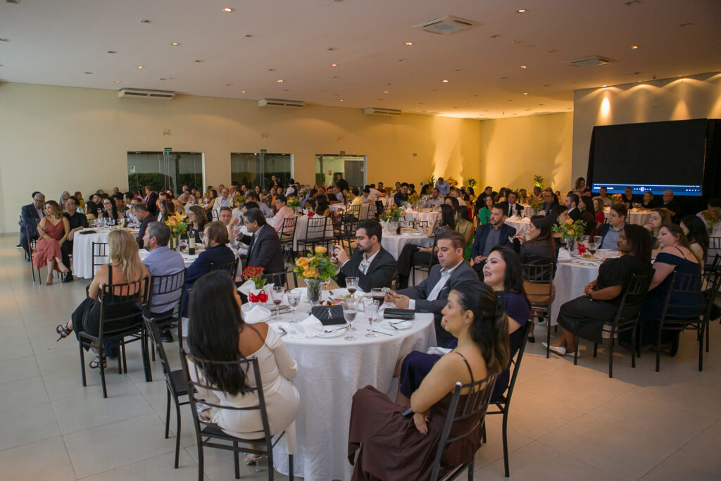 Perfil News celebra 23 anos de história com homenagem a personalidades do setor de celulose Perfil News celebra 23 anos de história com homenagem a personalidades do setor de celulose