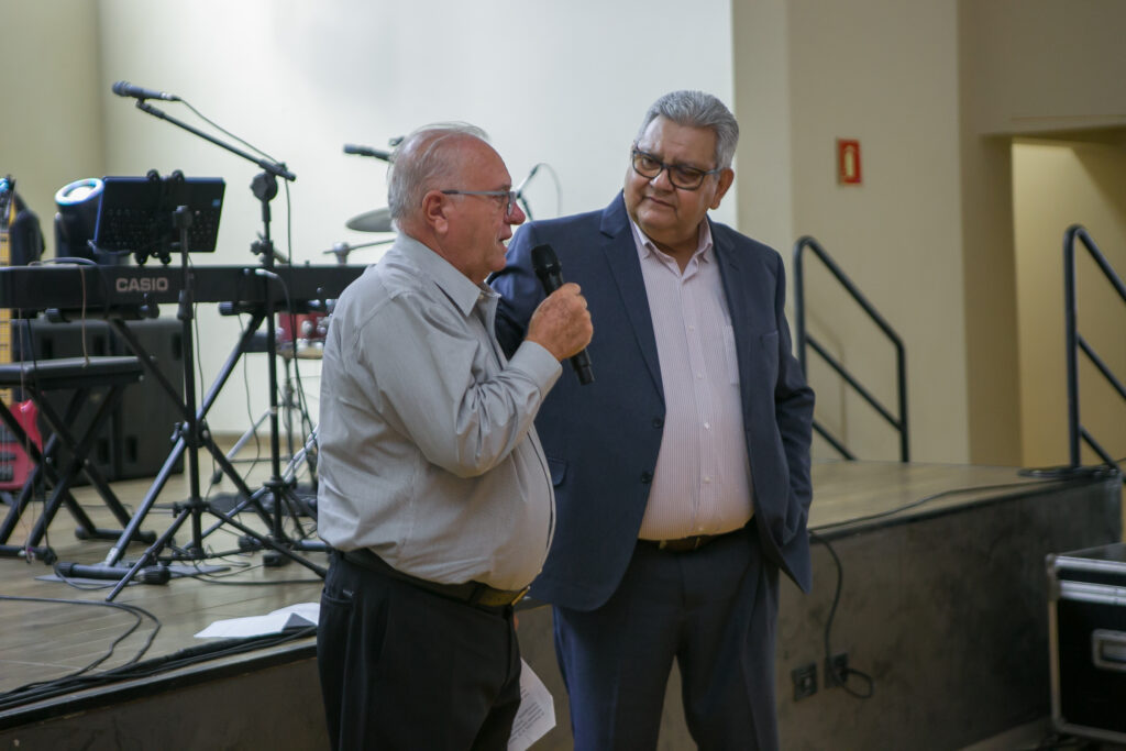 Perfil News celebra 23 anos de história com homenagem a personalidades do setor de celulose Perfil News celebra 23 anos de história com homenagem a personalidades do setor de celulose