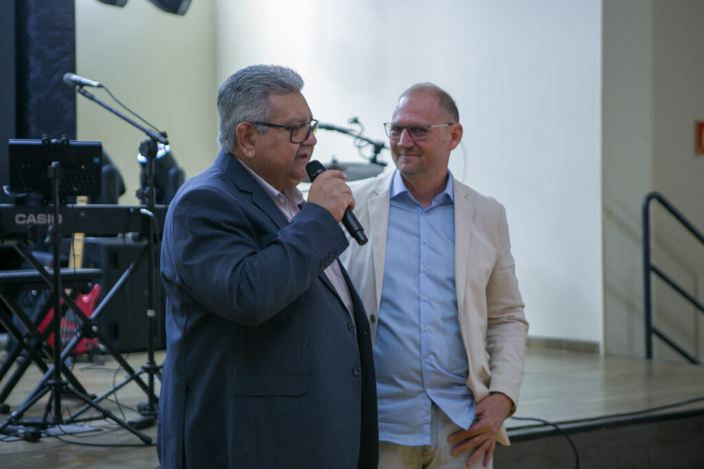 Perfil News celebra 23 anos de história com homenagem a personalidades do setor de celulose Perfil News celebra 23 anos de história com homenagem a personalidades do setor de celulose