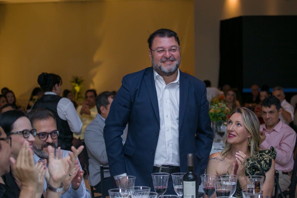 Perfil News celebra 23 anos de história com homenagem a personalidades do setor de celulose Perfil News celebra 23 anos de história com homenagem a personalidades do setor de celulose