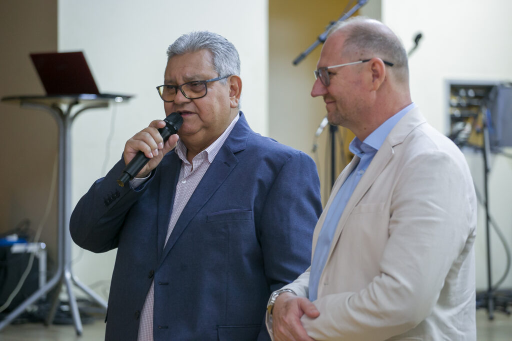 Perfil News celebra 23 anos de história com homenagem a personalidades do setor de celulose Perfil News celebra 23 anos de história com homenagem a personalidades do setor de celulose