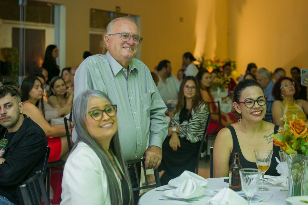 Perfil News celebra 23 anos de história com homenagem a personalidades do setor de celulose Perfil News celebra 23 anos de história com homenagem a personalidades do setor de celulose