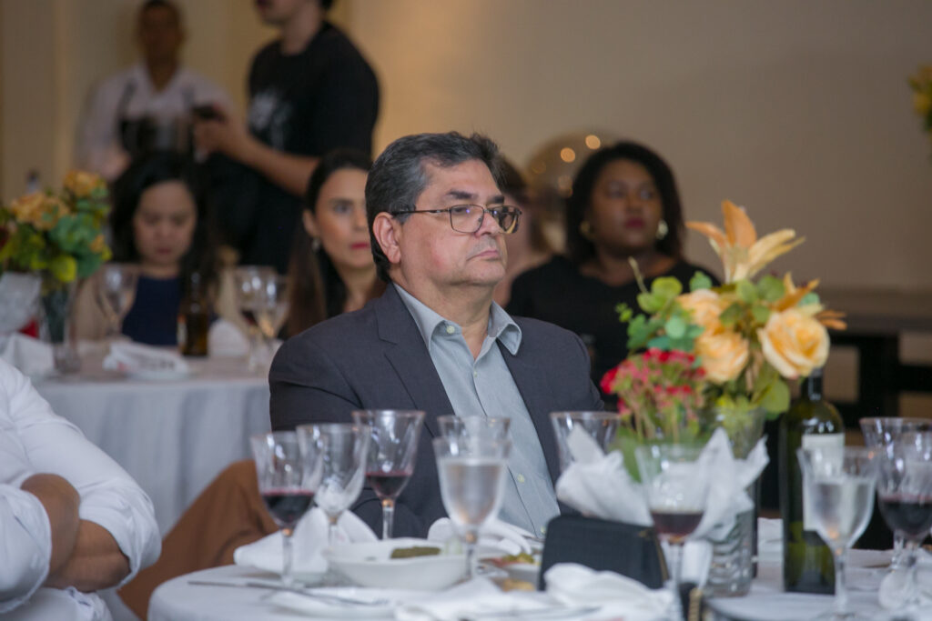 Perfil News celebra 23 anos de história com homenagem a personalidades do setor de celulose Perfil News celebra 23 anos de história com homenagem a personalidades do setor de celulose