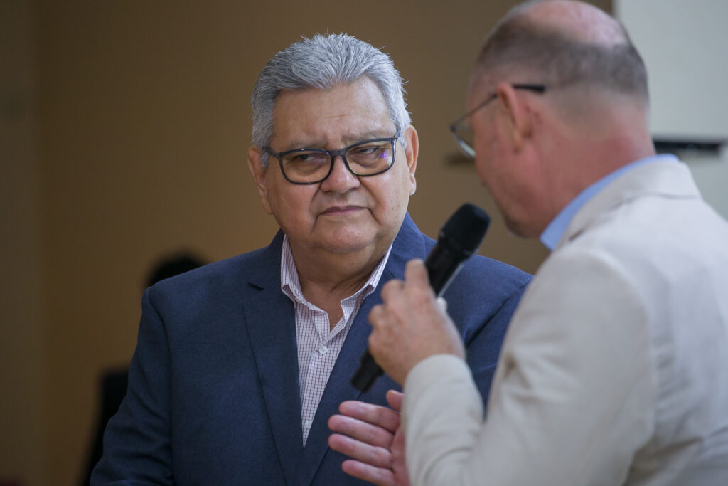 Perfil News celebra 23 anos de história com homenagem a personalidades do setor de celulose Perfil News celebra 23 anos de história com homenagem a personalidades do setor de celulose